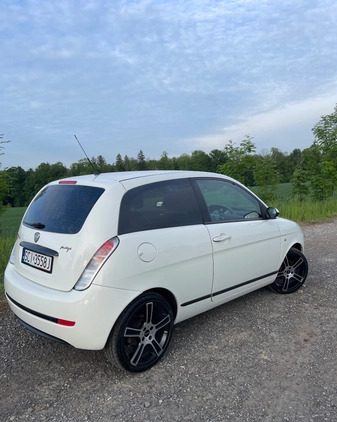 Lancia Ypsilon cena 18000 przebieg: 185500, rok produkcji 2007 z Praszka małe 211